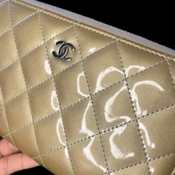 ♥️ Chanel Wallet Matelassé Gold Quilted Diamond Stitch Patent Leather Zip Around - Picture 3 of 9